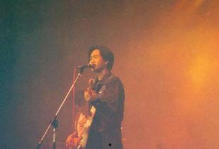 卓伟爆料黄家驹视频,卓伟揭秘摇滚传奇背后的故事  第1张